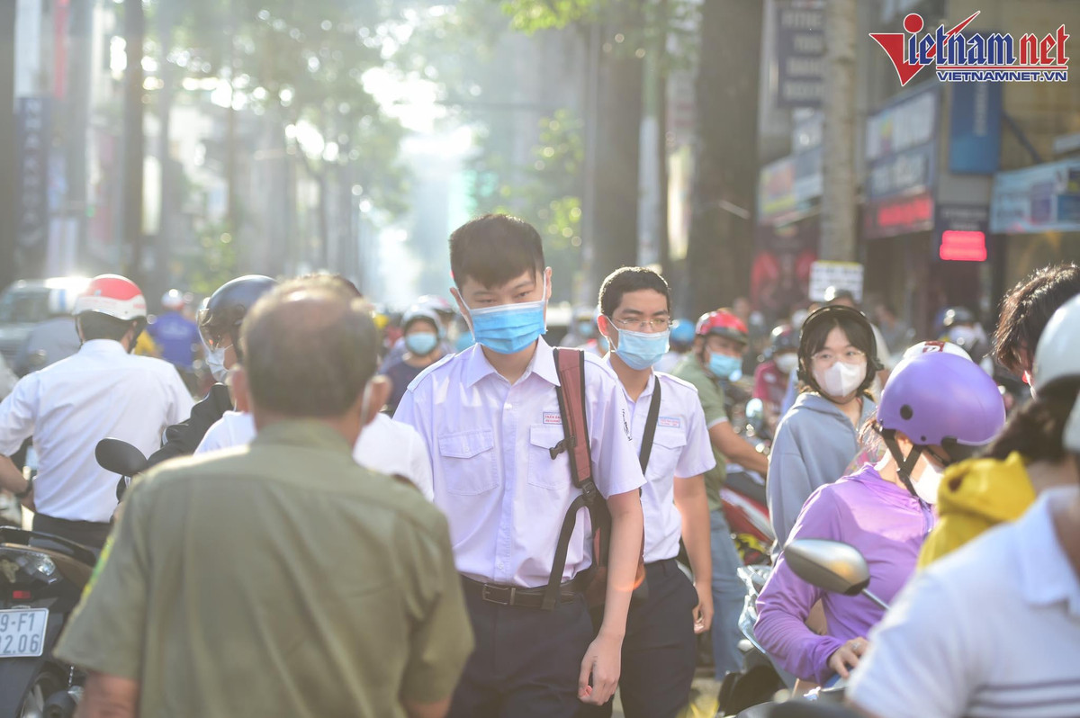 Hon 94.000 thi sinh o TP.HCM thi vao lop 10 ngay dau tien