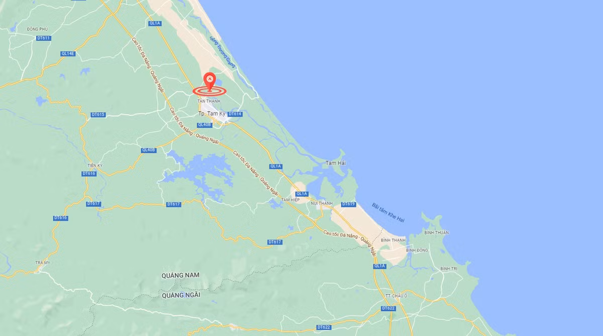 Thi thể người đàn ông được phát hiện tại xã Tam Thăng, TP Tam Kỳ, tỉnh Quảng Nam (chấm đỏ). Ảnh: Google Maps.