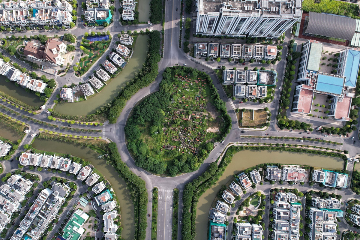 Nguoi Ha Noi ngan ngam vi nha cua sat vach nghia trang-Hinh-4