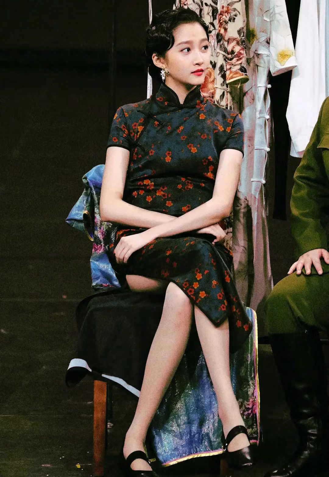 Mac “trang phuc truyen thong goi cam nhat”-Hinh-4