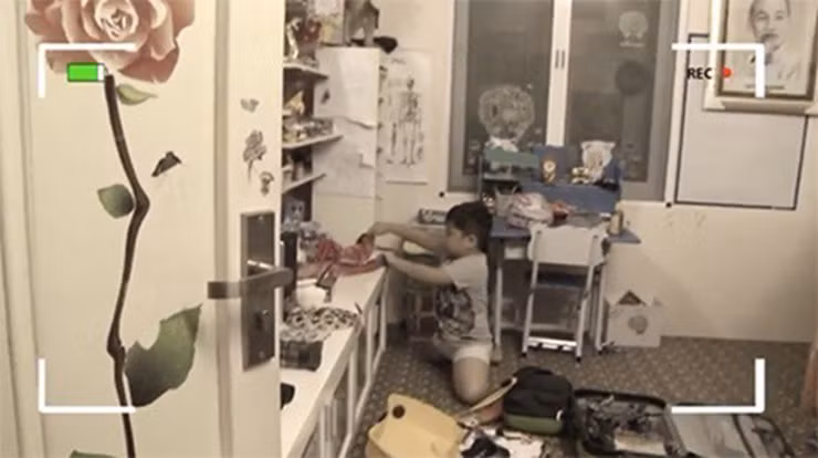 Trước khi sở hữu cơ ngơi này, Xuân Bắc cũng từng có một căn nhà khác trong nội thành Hà Nội. Căn nhà của Xuân Bắc nằm trong một con ngõ nhỏ. Khoảng sân trước chỉ đủ chỗ để xe máy của vợ chồng anh.