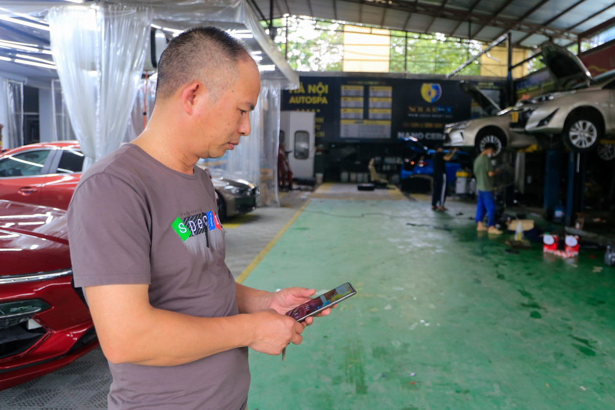 "Đây là lần đầu tiên tôi gặp sự cố chết máy giữa đường, lúc xe không thể hoạt động, tôi liền tắt máy và gọi cứu hộ nên thiệt hại không đáng kể", anh Nguyễn Quang Định chia sẻ.