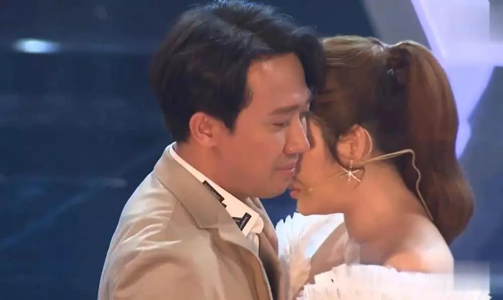 Dan mang kho chiu Ly Nha Ky khoc loc, nhong nheo tuoi 40-Hinh-3