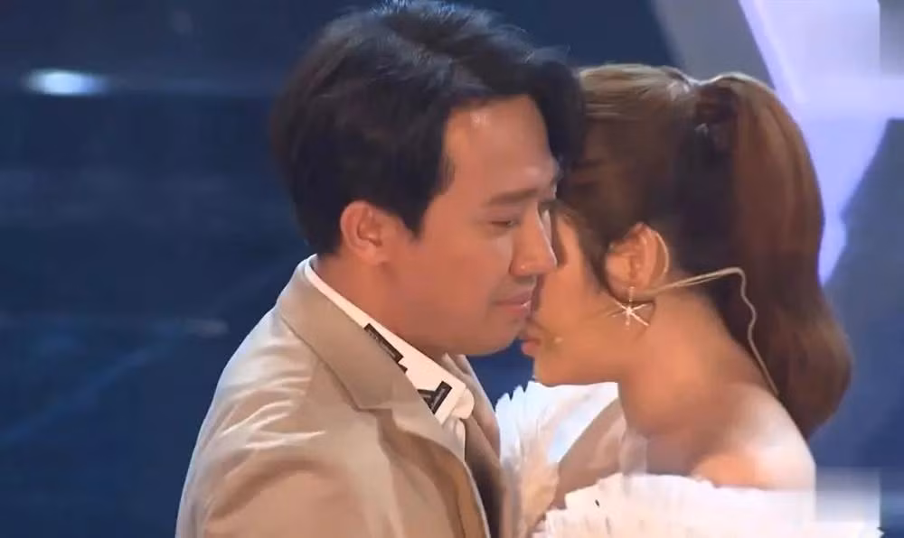 Dan mang kho chiu Ly Nha Ky khoc loc, nhong nheo tuoi 40-Hinh-3