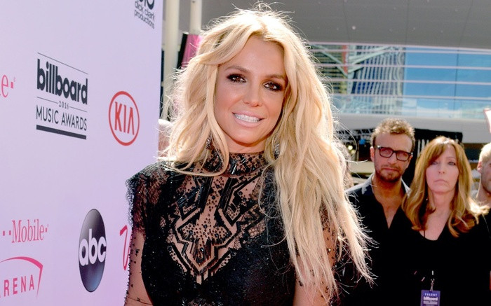 Bo ruot mot nu ca si noi tieng de don kien con gai