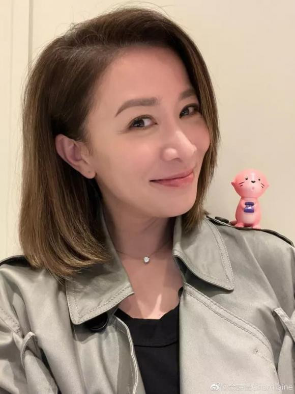 Xa Thi Man tu tin khoe can mat moc, nhan sac tuoi U50 ra sao?-Hinh-2