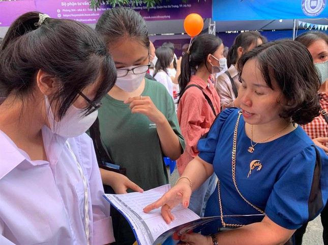 Tuyen sinh dai hoc nam 2022: Thi sinh lo truot dai hoc vi loc ao