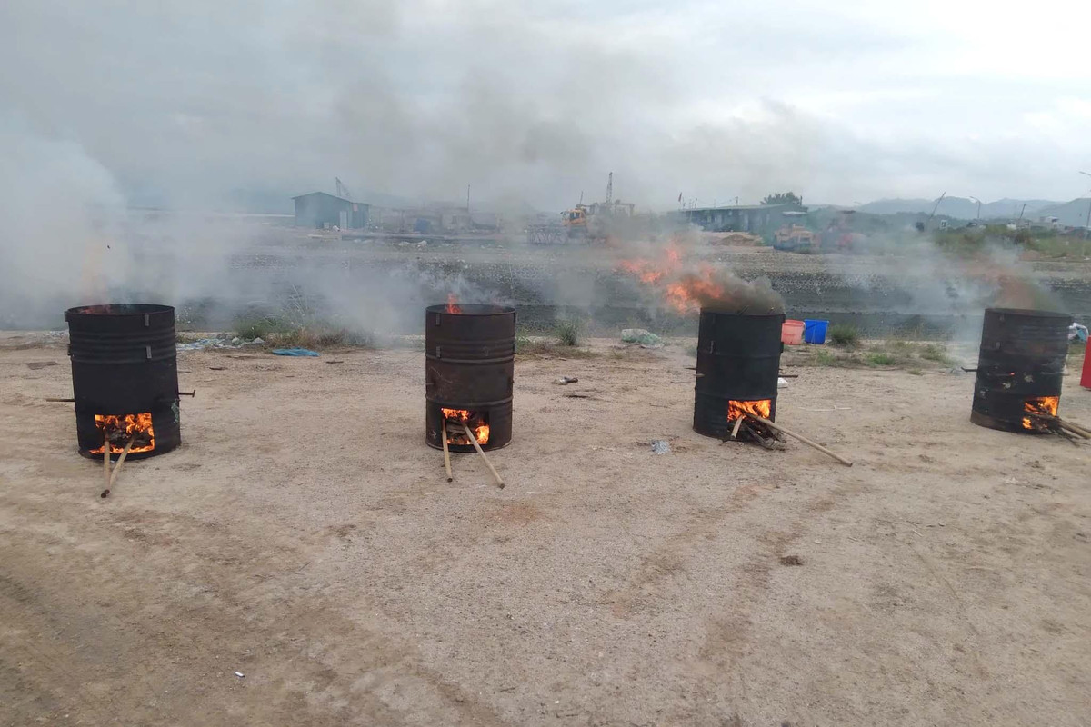 Quảng Ninh tiêu huỷ 70 bánh heroin bằng phương pháp đốt cháy - Hình 3 Quang Ninh tieu huy 70 banh heroin bang phuong phap dot chay-Hinh-3