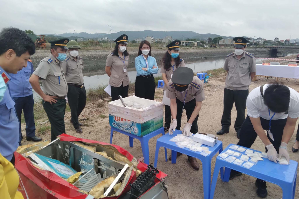 Quảng Ninh tiêu huỷ 70 bánh heroin bằng phương pháp đốt cháy Quang Ninh tieu huy 70 banh heroin bang phuong phap dot chay