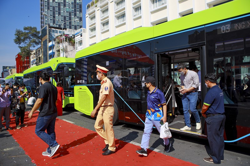 ộ trình cụ thể của tuyến D4 bao gồm: Bến xe buýt Sài Gòn - Phạm Ngũ Lão - Yersin - Trần Hưng Đạo - Hàm Nghi - Nguyễn Thái Bình - Ký Con - Võ Văn Kiệt - Hầm vượt sông Sài Gòn - Mai Chí Thọ - Trần Quý Kiên - Bát Nàn - Trương Văn Bang - Phan Văn Đáng - Đồng Văn Cống - Mai Chí Thọ - Võ Chí Công - Lê Văn Việt - Nguyễn Văn Tăng - Nguyễn Xiển - KĐT Vinhomes Grand Park.