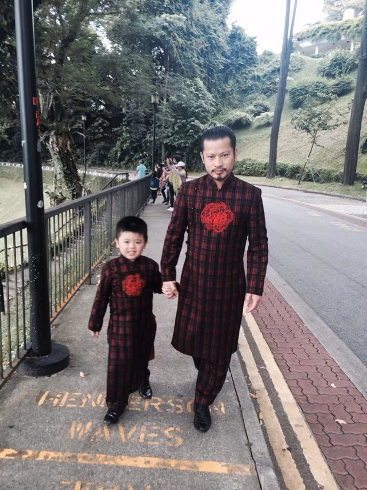 Vị doanh nhân showbiz dành trọn cuối tuần tận hưởng kỳ nghỉ bên vợ đẹp và hai thiên thần xinh xắn để hâm nóng tình cảm gia đình.