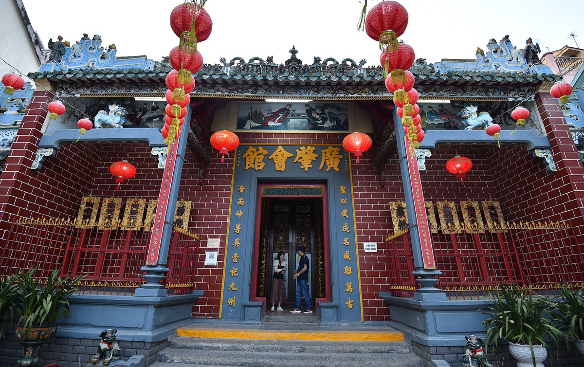 Hang tram vong nhang 'khong bao gio tat' trong ngoi chua co mien Tay-Hinh-10