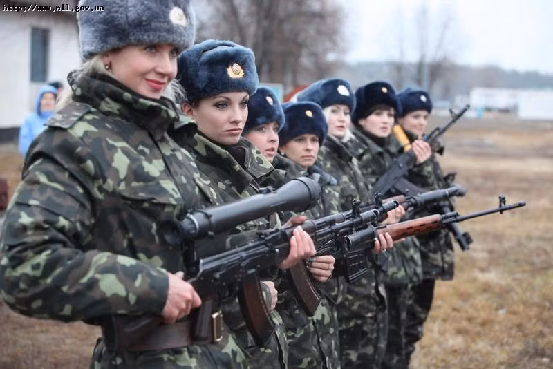 Các nữ quân nhân Ukraine.