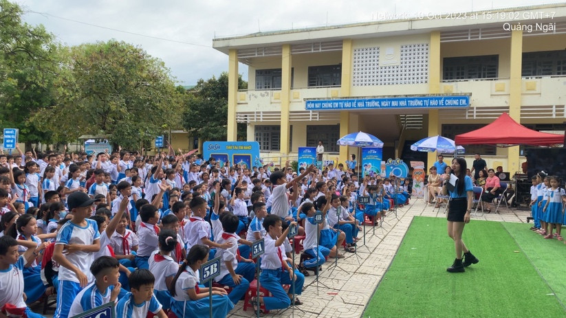 Chuong trinh “Nap nang luong - Giu Trai Dat xanh” tiep tuc den voi tre em vung sau, vung xa-Hinh-5