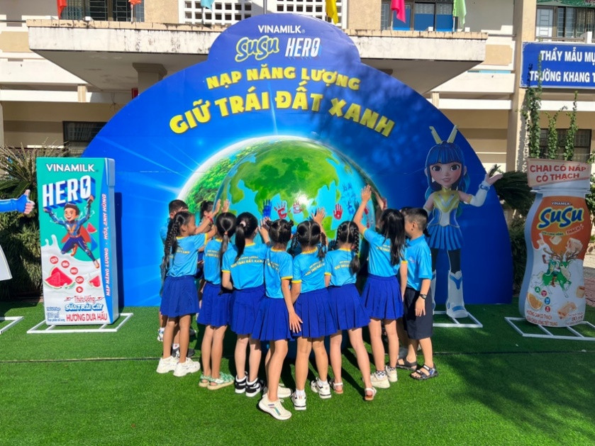 Chuong trinh “Nap nang luong - Giu Trai Dat xanh” tiep tuc den voi tre em vung sau, vung xa