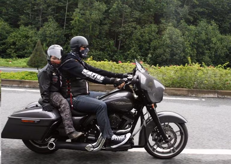 Tham gia đoàn còn có cả những thành viên nhí.