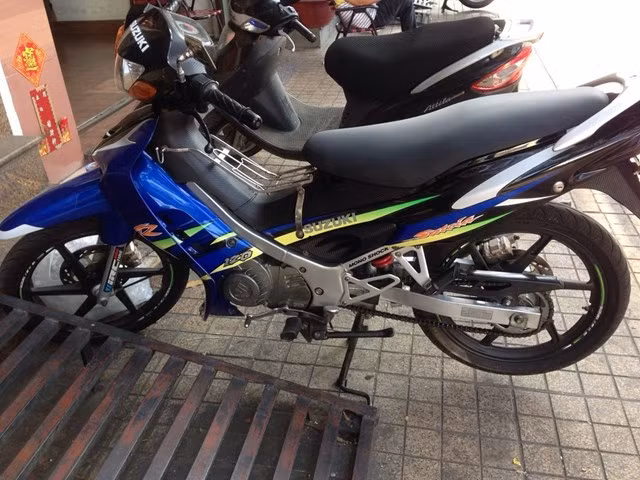 Thực tế, trên thị trường, hiện có khá nhiều Suzuki "Xì-po"được rao bán giá "chát". Trong ảnh là mẫu Suzuki "Xì-po" Satria đời 2007 đang rao bán giá 199 triệu đồng.