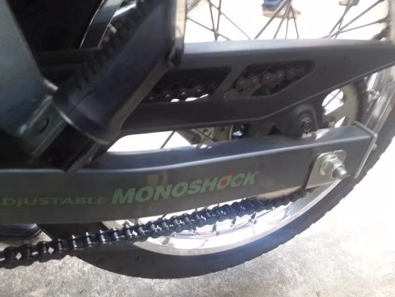 Phuộc còn tem Monoshock.