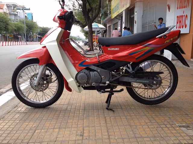 "Xì-po" RGV 120 giá 115 triệu đồng.