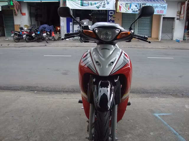 Chiếc Satria đời 2006 này cũng được quảng cáo là xòn "zin", giá bán 160 triệu đồng.