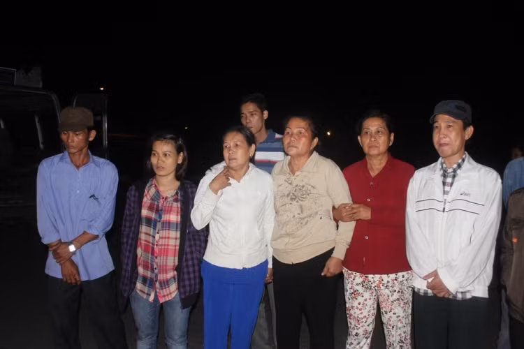 Gia đình các nạn nhân đau đớn trước mất mát quá lớn.