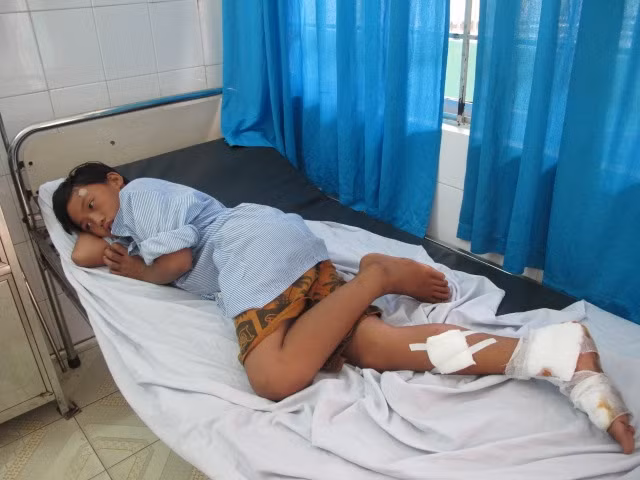 Cháu Nguyễn Văn Bảo đã bình phục và hiện cùng cha trở về nhà ở tỉnh Cà Mau