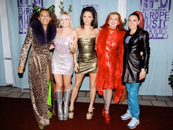 Posh Spice ghi dấu trong nhóm nhạc đình đám Anh quốc không phải bởi giọng hát hay vũ đạo mà bởi phong cách lạnh lùng.