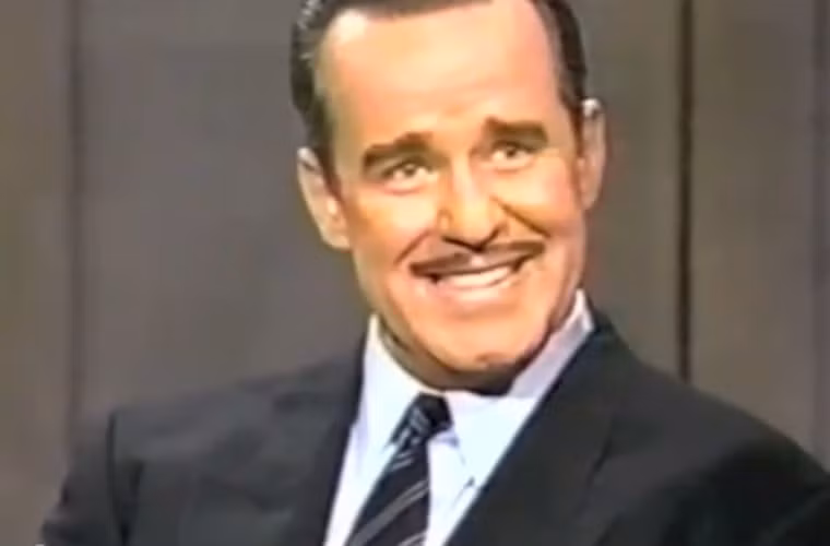 Nam diễn viên hài Phil Hartman đã bị vợ, Brynn Hartman, giết chết vào ngày 28/5/1998. Vợ ngôi sao 50 tuổi to tiếng vì nghi chồng có bồ, lợi dụng ông đang say rượu nằm trên giường, cô này lẻn vào phòng ngủ, đoạt mạng chồng bằng ba phát súng.