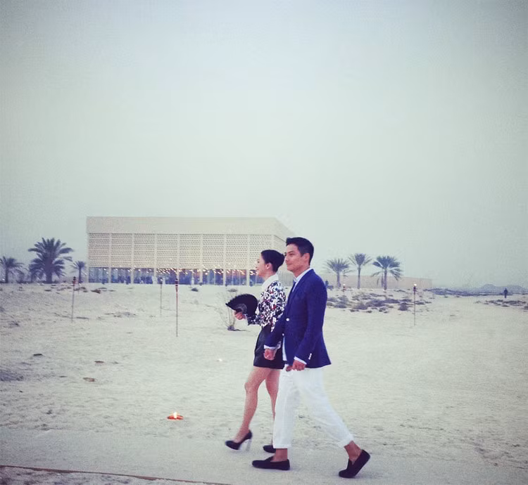 Ngày 12/5, Châu Tấn mang theo người tình tới Dubai khi cô tới để quảng bá cho một thương hiệu.