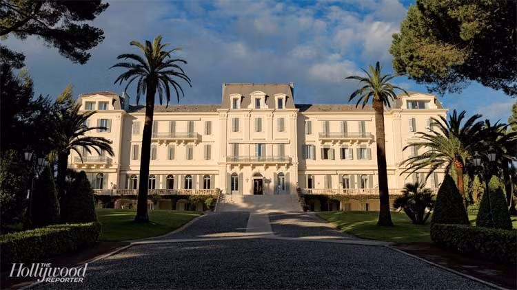 Lâu đài Napoleon III, tòa nhà chính của khách sạn.