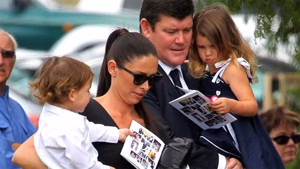 Packer cùng vợ cũ, Erica Baxter và hai con lúc còn sum vầy.