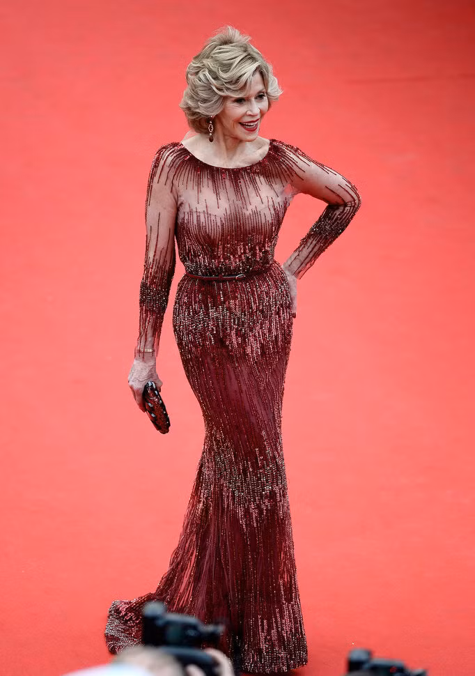 Bất cứ lần xuất hiện nào của Janes Fonda trên thảm đỏ cũng được đánh giá rất cao nhờ gu thẩm mỹ tuyệt vời của nữ diễn viên gạo cội.