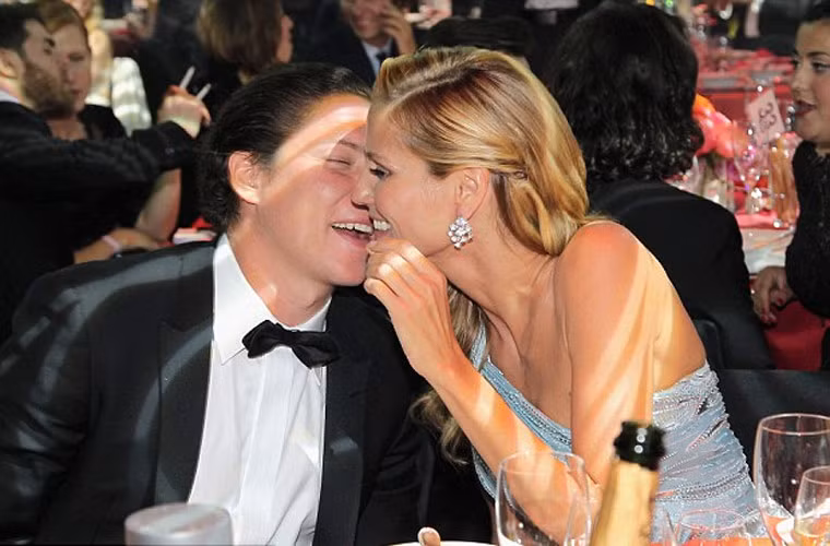 Tình mới của Heidi đã khá nhẵn mặt với giới giải trí Hollywood bởi nổi tiếng là anh chàng thích lái máy bay. Trước đó Vito từng hẹn hò với nữ diễn viên Demi Moore 51 tuổi và siêu mẫu Elle Macpherson, 50 tuổi.