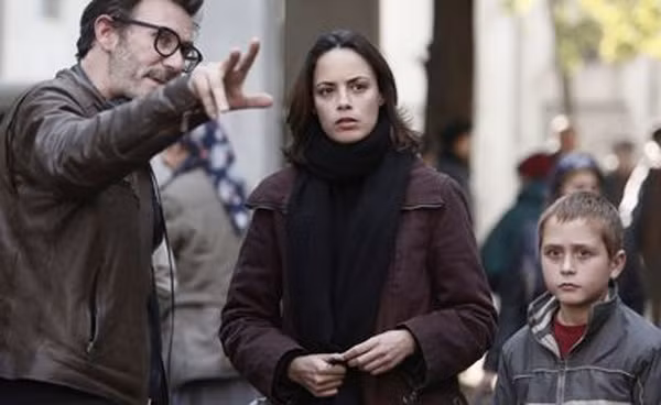 Phim "The Search", đạo diễn Michel Hazanavicius, diễn viên chính Berenice Bejo và Annette Bening, kể về một nhân viên một tổ chức phi chính phủ người Pháp, trong cuộc chiến tranh ở Chechnya đã tìm thấy một cậu bé bị lạc gia đình và đưa cậu trở về với mẹ của mình.