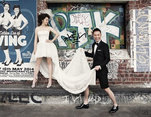 Buổi chụp hình công phu diễn ra trong vòng 4 ngày tại những danh lam thắng cảnh của thành phố Perth như chợ Fremantle, dãy núi Wave, sông Thiên nga, cánh đồng lúa mạch vàng.