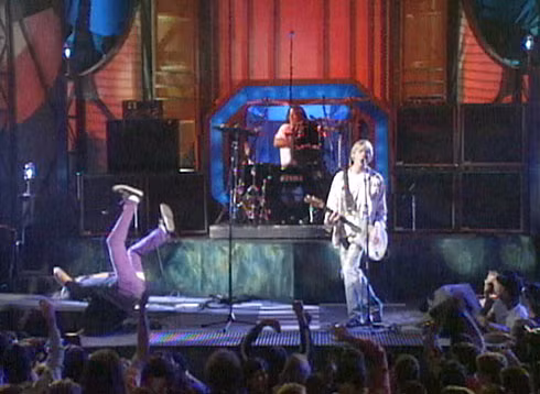 Năm 1992, MTV yêu cầu Nirvana trình diễn ca khúc “Smells Like Teen Spirit” trong khi bản thân ban nhạc lại thích chơi bài hát mới của họ "Rape me" và "Tourette"". MTV thấy e ngại với ý tưởng trình diễn bài hát có tên là "Rape Me" và cuối cùng đồng ý cho họ chơi bài "Lithium"" thay vào đó. ". Gần cuối bài hát,Krist Novoselic đã nhận ra rằng có rắc rối về điện với cây đàn của mình và đã quyết định ném cây bass của anh vào khoảng không để gây kịch tính cho đêm diễn. Anh đã nằm ra đất và cây bass rơi xuống phía trước trán anh, làm anh bị choáng và ngã ra trước sân khấu.