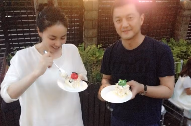 Đây là lần đầu tiên kể từ khi tuyên bố ly hôn vào ngày 13/9/2013, cặp sao một thời của làng giải trí Hoa ngữ mới gặp mặt