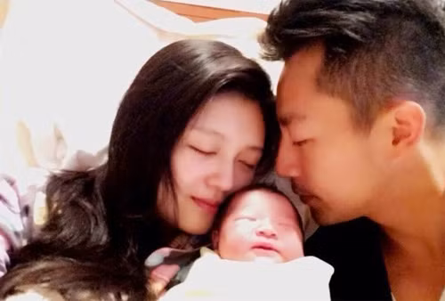 Từ Hy Viên vỡ òa hạnh phúc được làm mẹ sau 3 năm mong ngóng.