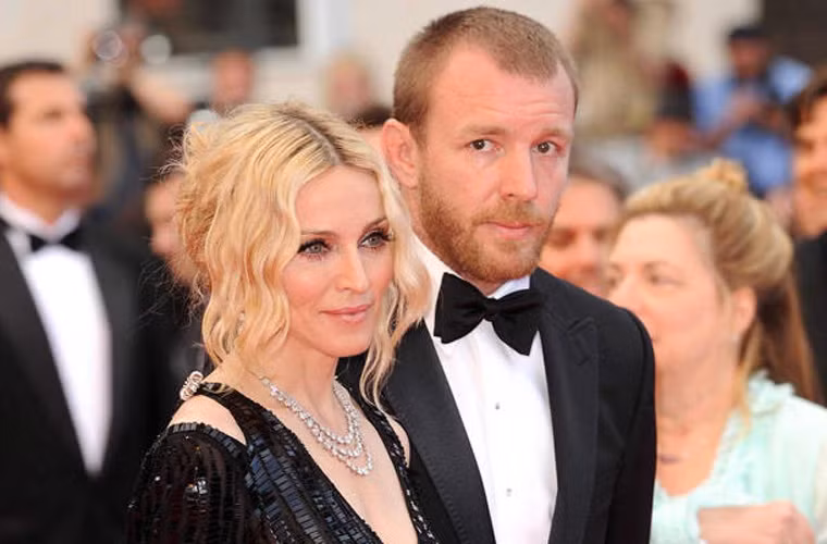 Để chia tay đạo diễn Guy Ritchie, nữ hoàng pop Madonna đã phải trả cho anh này một khoản tiền từ 76-92 triệu USD.