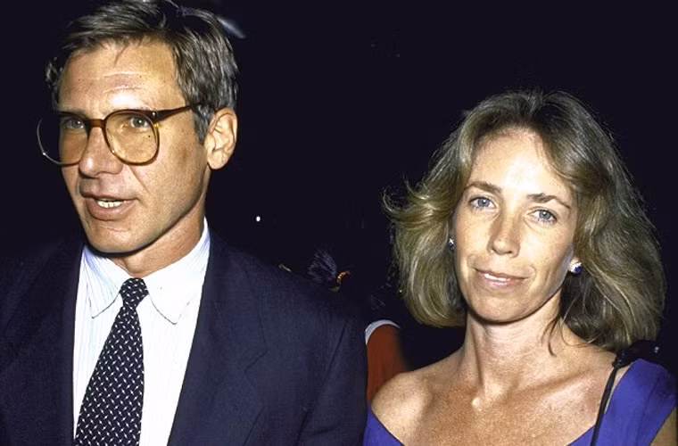 Kết thúc cuộc hôn nhân 11 năm với vợ Melissa Mathison nam diễn viên nổi tiếng Hollywood Harrison Fordchia cho vợ 85 triệu USD cùng một số phần trăm từ những thu nhập trong tương lai của Ford.