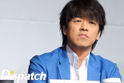 Từ tháng 5/2013, tài tử Hàn Quốc Ryu Shi Won bị khởi tố vì có hành vi theo dõi và bạo lực với vợ là Joo So In. Theo kết quả điều tra, Shi Won gắn máy định vị GPS trên ôtô của vợ . Sau khi vợ phát hiện, Shi Won đã đe dọa và tát cô. Một tháng sau, nam diễn viên tiếp tục cài phần mềm theo dõi vào điện thoại của vợ. Tháng 9/2013, Shi Won phải nộp phạt 7 triệu won ( hơn 135triệu VNĐ).