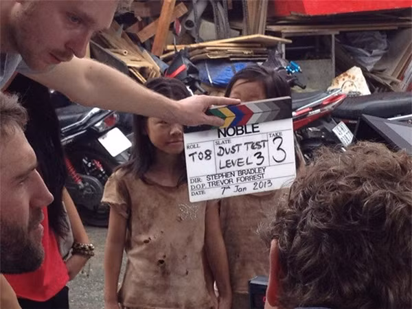 Một cảnh quay trong phim Noble tại TP.HCM tháng 1/2013.