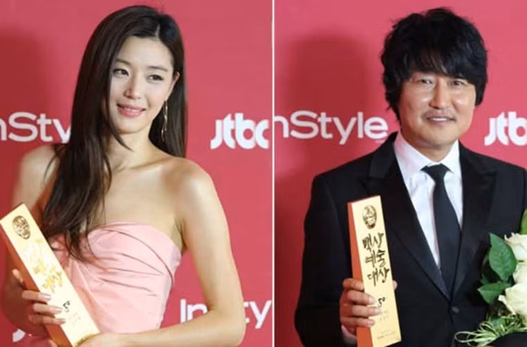 Jun Ji Hyun và Song Kang Ho là hai diễn viên giành giải cao nhất trong hạng mục truyền hình và điện ảnh của lễ trao giải Baeksang Arts Awards lần thứ 50. Giải thưởng đánh dấu sự trở lại đầy ngoạn mục của nữ diễn viên 32 tuổi sau 15 năm vắng bóng trên màn ảnh.