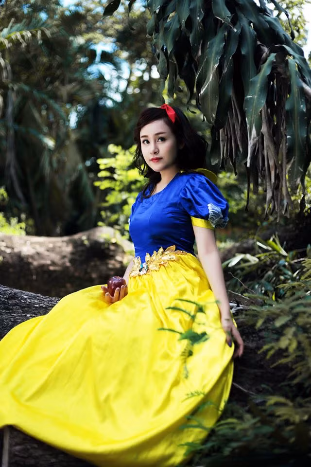 Cùng xem bộ ảnh "Nàng Bạch Tuyết" chào đón Halloween của Huyền Anh. Ảnh:Jake Long/ Makeup: Trang Pham.