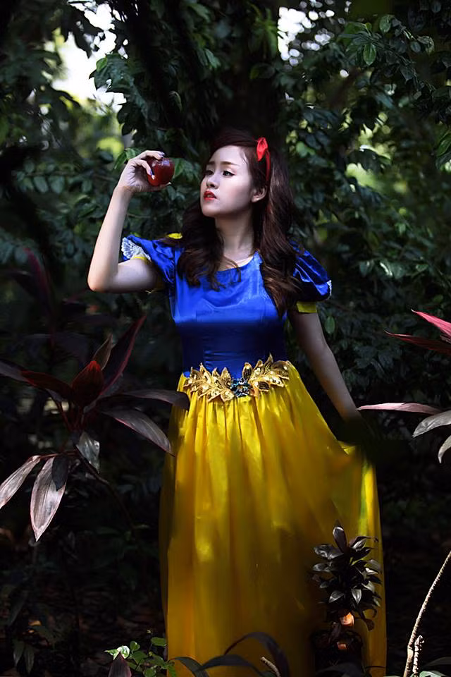 Bà Tưng với hình ảnh nàng Bạch Tuyết xinh đẹp, ngây thơ, đi lạc trong rừng nhận được nhiều lời khen ngợi của các fan, cư dân mạng.