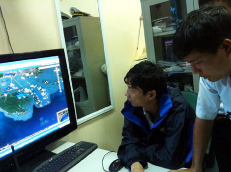 Chủ tịch UBND tỉnh Nguyễn Văn Đọc kiểm tra công tác phòng chống bão số 5. Ảnh: Báo Quảng Ninh