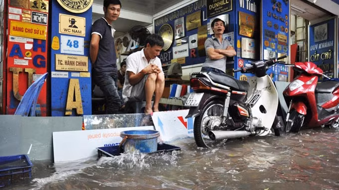 Nghệ thuật chắn sóng. Ảnh: Tuổi Trẻ