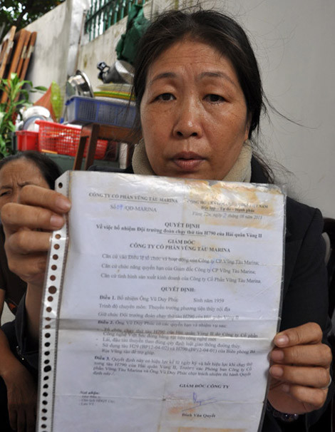 Bà Trần Thị Phương Nở, vợ tài công canô bị chìm Phạm Duy Phúc, và quyết định của Vũng Tàu Marina về việc điều động ông Phúc sử dụng tàu H29BP đang sửa chữa tại Việt - Séc.