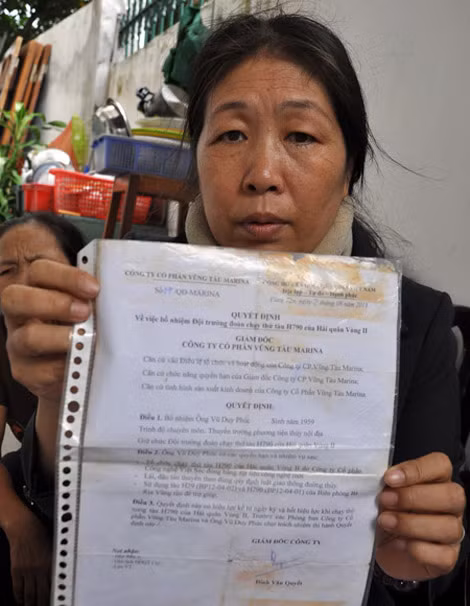 Bà Trần Thị Phương Nở, vợ tài công canô bị chìm Phạm Duy Phúc, và quyết định của Vũng Tàu Marina về việc điều động ông Phúc sử dụng tàu H29BP đang sửa chữa tại Việt - Séc.