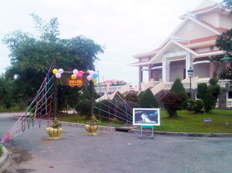 Tiệc cưới được tổ chức từ 9-14h hôm 6/1/2013 tại Khu di tích Vàm Nhựt Tảo.